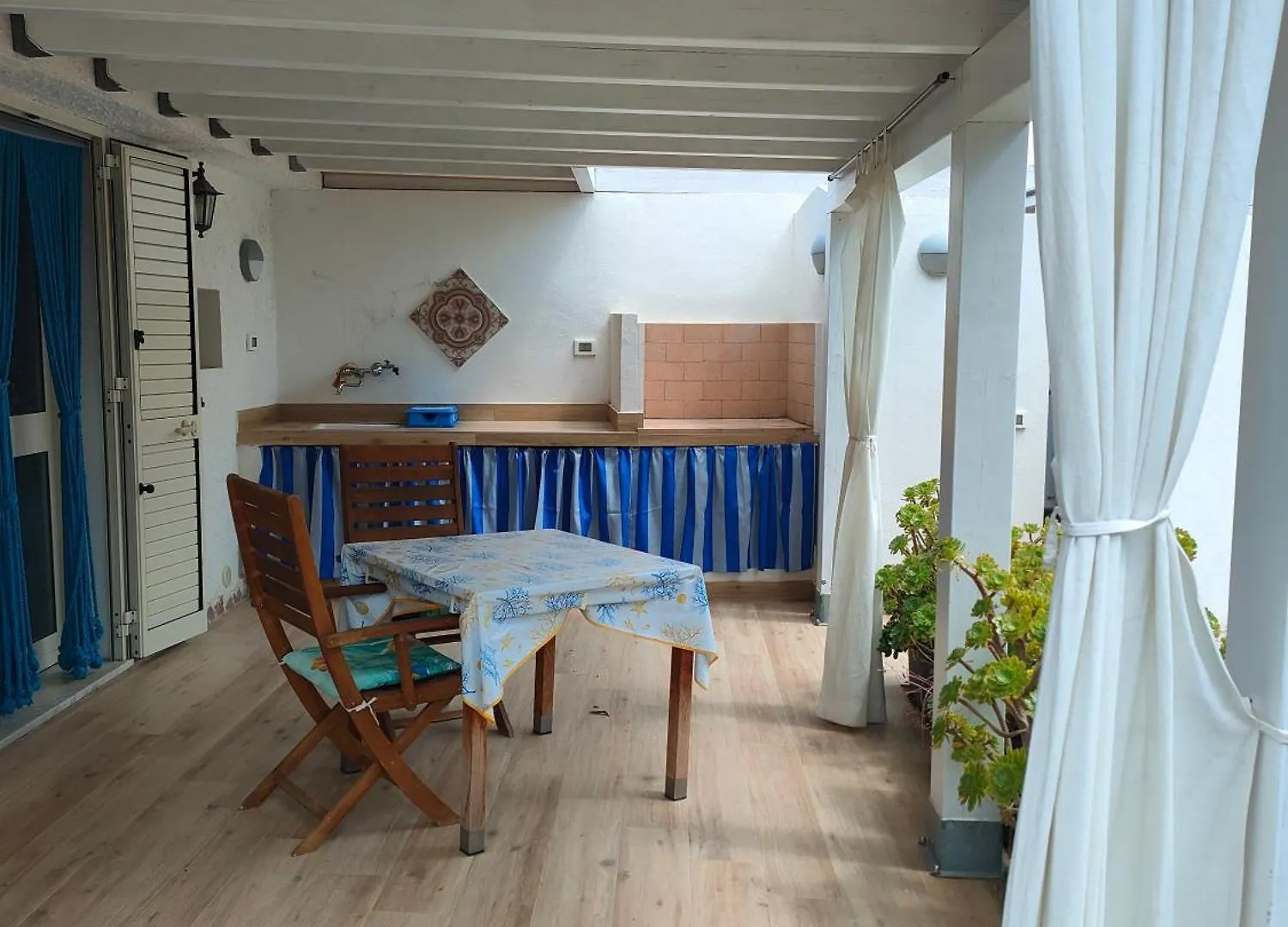 Appartamento Cottage con veranda attrezzata giardino,vista mare Carloforte  Italia