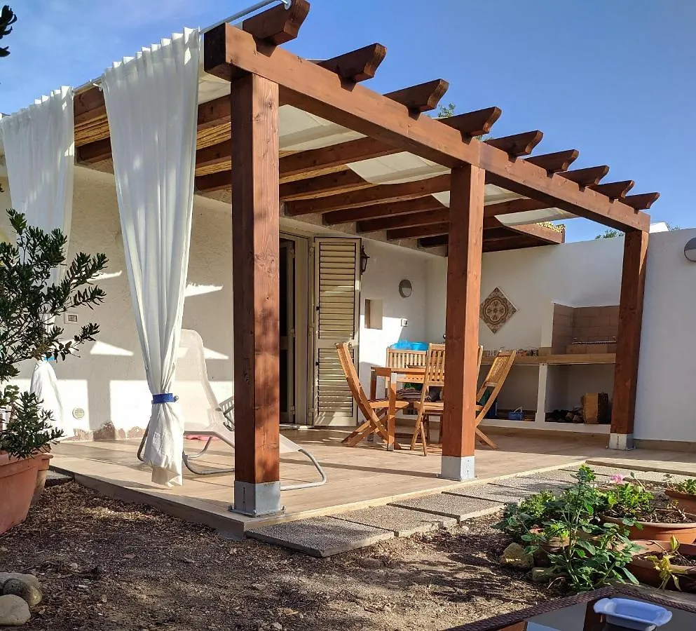 Cottage A 1Km Dal Centro Storico, 500 M Dal Mare,Veranda Attrezzata,Barbecue,Doccia Interna Ed Esterna,Giardino カルロフォルテ