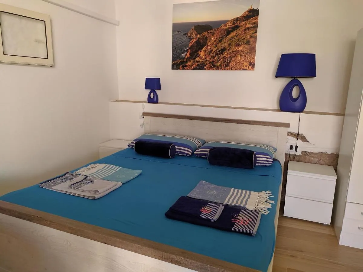 Cottage A 1Km Dal Centro Storico, 500 M Dal Mare,Veranda Attrezzata,Barbecue,Doccia Interna Ed Esterna,Giardino カルロフォルテ アパート